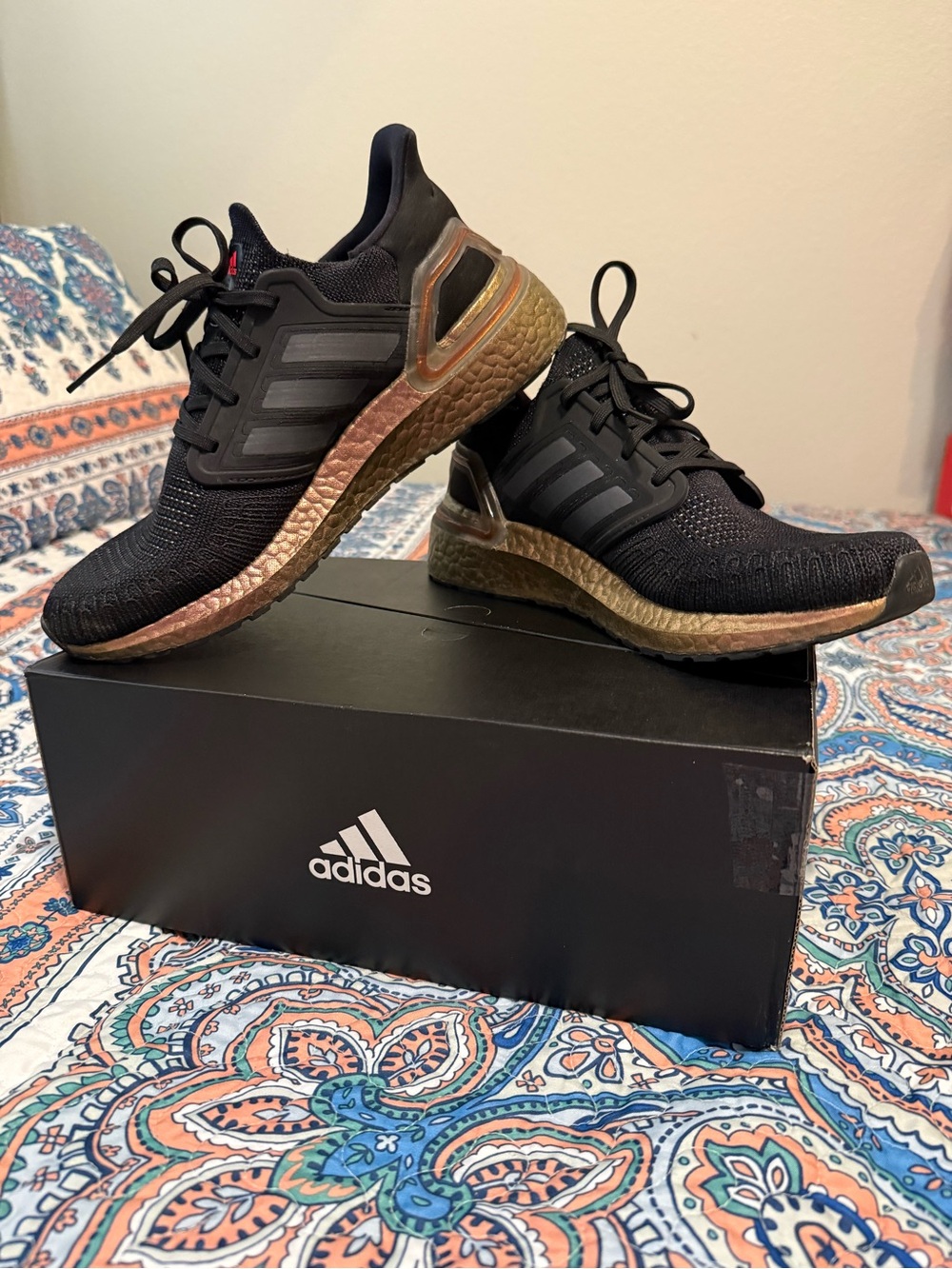 adidas Men's Black Knit Running Shoes with Brown Gradient Midsole